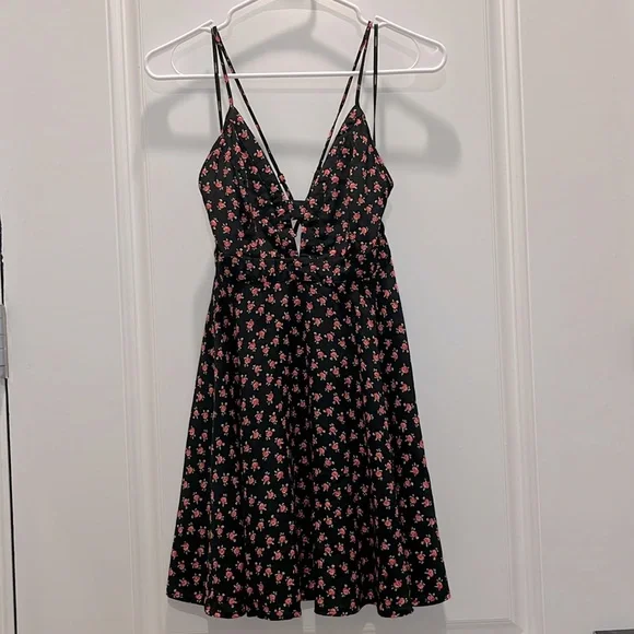 forever 21 rose print mini dress Forever 21 Size Small Black with Rose Print Spaghetti Strap Mini Dress